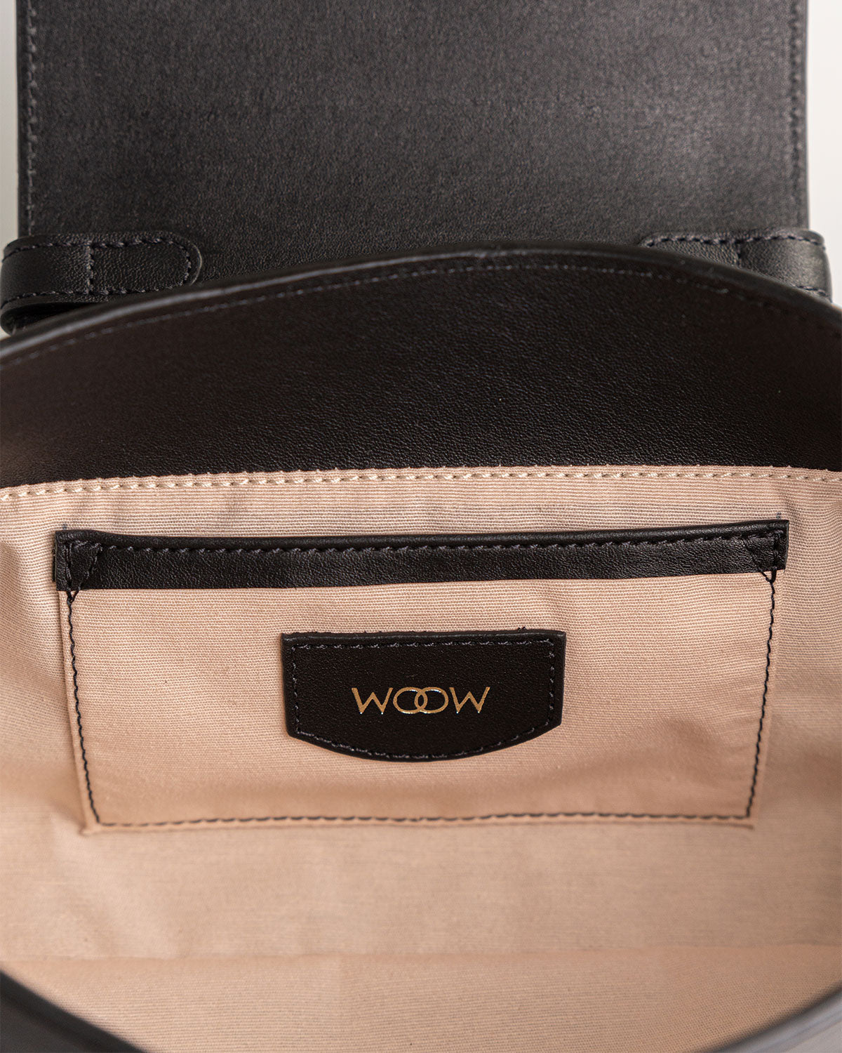 Bolsa Baguette Inez em Couro Preto WOOW